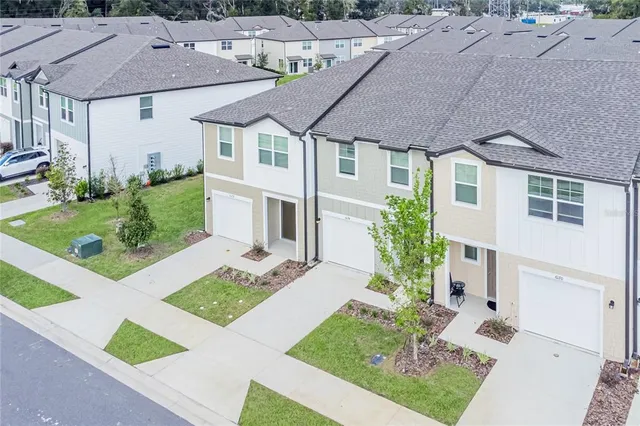 $1,975 | 6174 Daerr Rdg Street, Zephyrhills, FL 33542