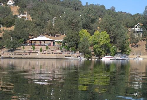 a view of a lake with houses