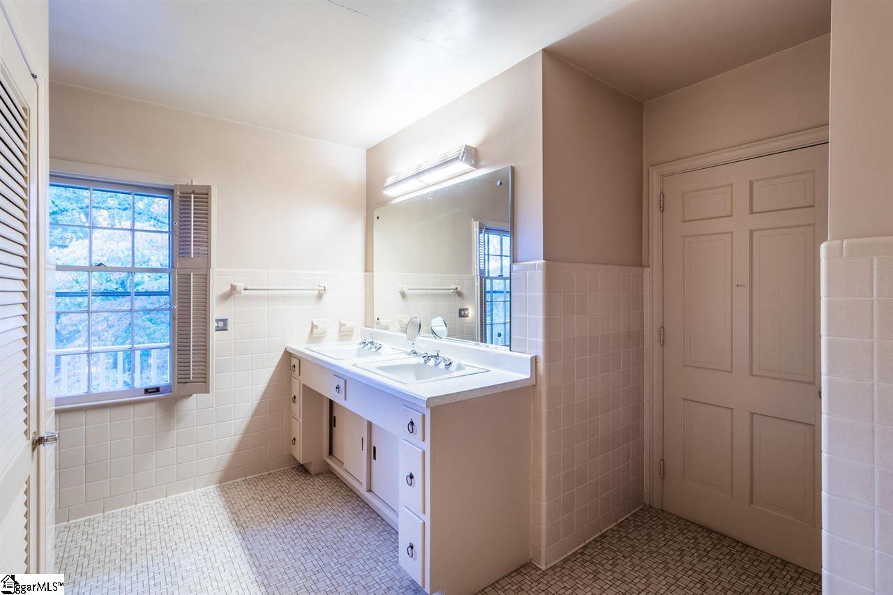 1036 Parkins Mill Road Greenville, SC 29607 - Photo 16 of 36