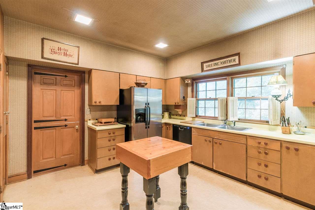 1036 Parkins Mill Road Greenville, SC 29607 - Photo 7 of 36