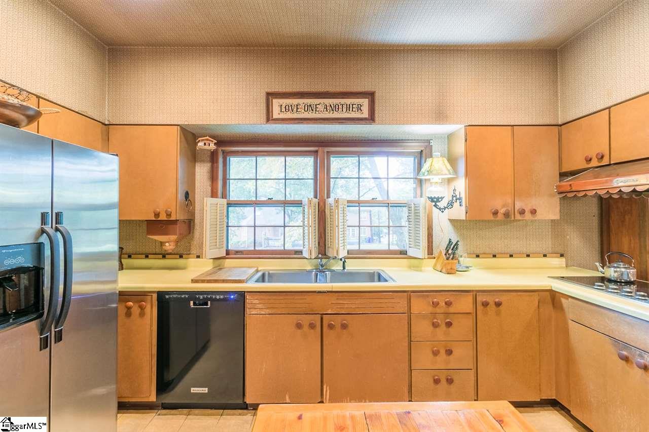 1036 Parkins Mill Road Greenville, SC 29607 - Photo 8 of 36