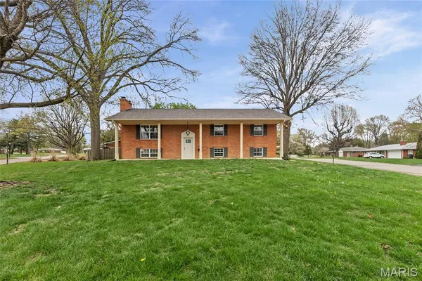 $330,000 | 10 Fawnlily Drive, Belleville, IL 62221