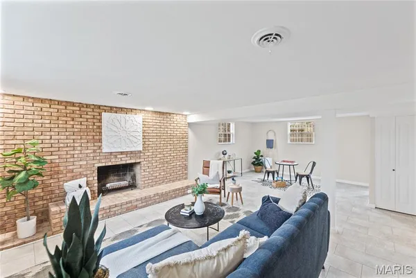 $330,000 | 10 Fawnlily Drive, Belleville, IL 62221