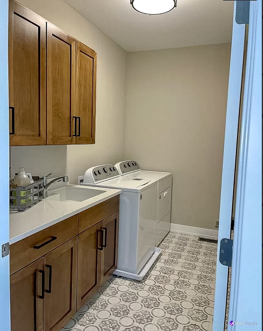 405 Duane Street Glen Ellyn, IL 60137 - Photo 12 of 12 a utility room with a sink