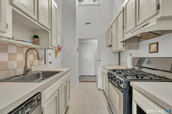 $369,900 | 32 Lawson Lane, Unit 32, Ridgefield, CT 06877