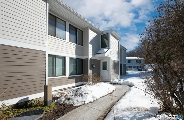 $369,900 | 32 Lawson Lane, Unit 32, Ridgefield, CT 06877