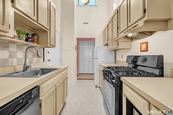 $369,900 | 32 Lawson Lane, Unit 32, Ridgefield, CT 06877