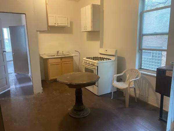$170,000 | 129 East Kensington Avenue, Chicago, IL 60628