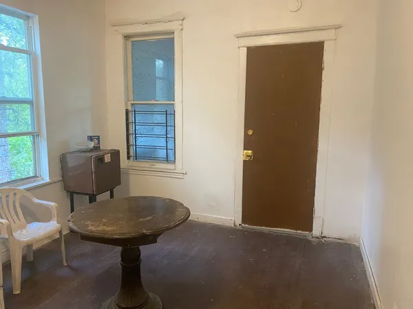 $170,000 | 129 East Kensington Avenue, Chicago, IL 60628