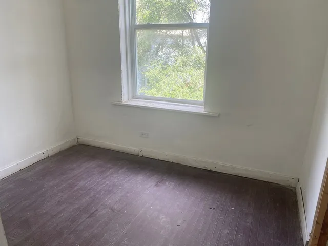 $155,000 | 129 East Kensington Avenue, Chicago, IL 60628