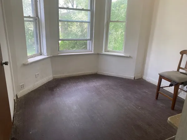 $170,000 | 129 East Kensington Avenue, Chicago, IL 60628