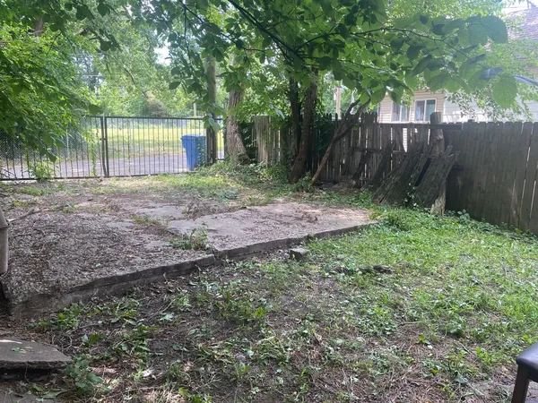 $170,000 | 129 East Kensington Avenue, Chicago, IL 60628