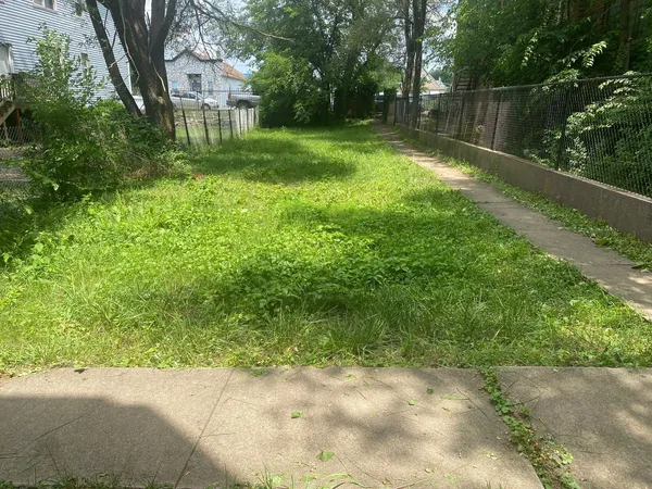 $170,000 | 129 East Kensington Avenue, Chicago, IL 60628