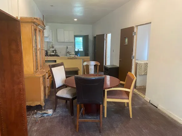 $170,000 | 129 East Kensington Avenue, Chicago, IL 60628