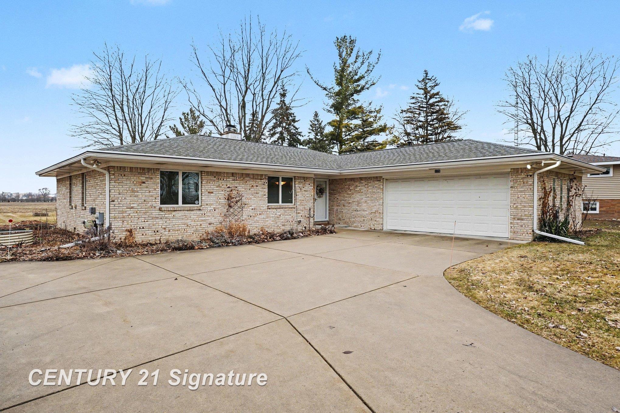 2378 Liberty Road Saginaw, MI 48604 - Photo 2 of 35 50201052-82164377-0a32-4886-9e4d-830ac2cef2a8.JPG