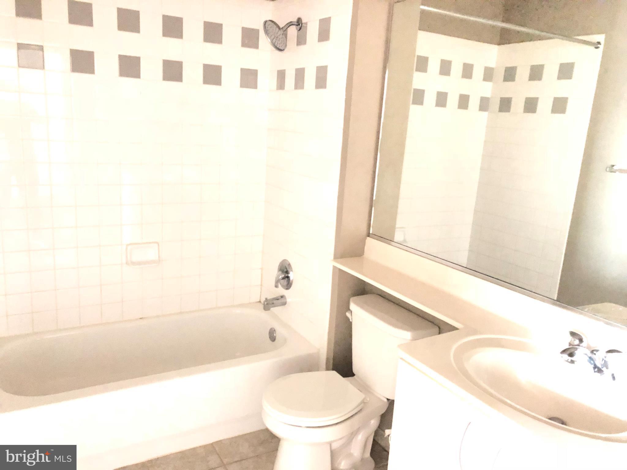 1300 N Street Northwest, Unit 607 Washington, DC 20005 - Photo 11 of 12 Bath