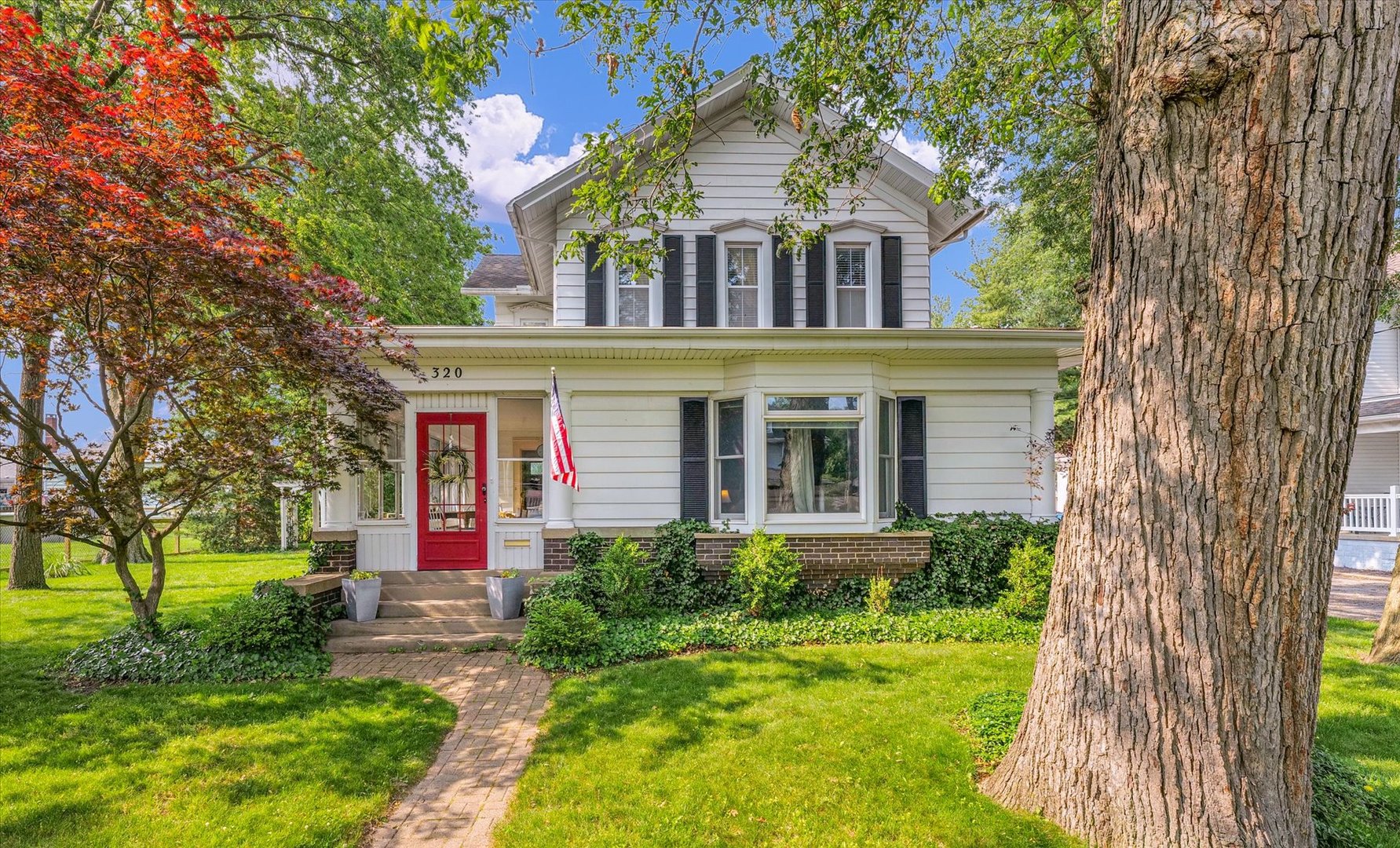 320 East Locust Street Watseka, IL 60970 - Photo 1 of 95