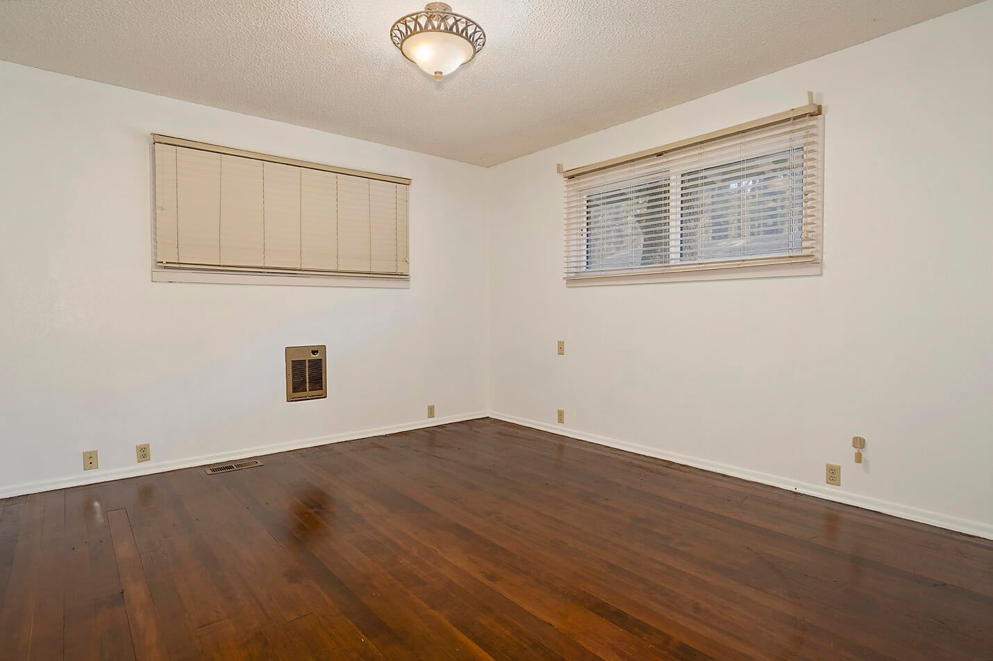 899 Old Ferry Road Shady Cove, OR 97539 - Photo 15 of 27 Bedroom 2