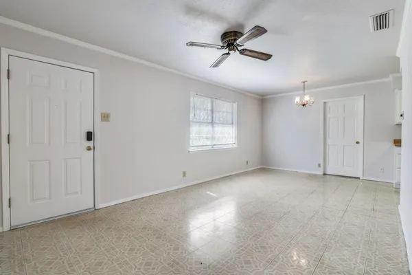 $1,900 | 1229 Greenbrier Drive, Mesquite, TX 75149