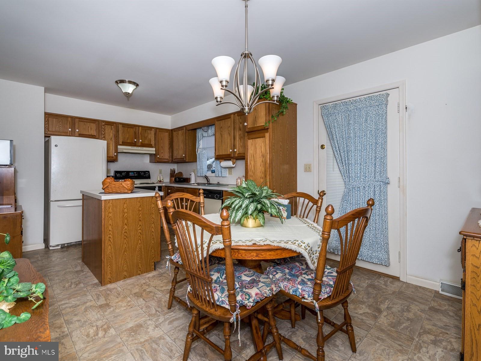 8 Spring House Lane Denver, PA 17517 - Photo 7 of 25 Dining Area