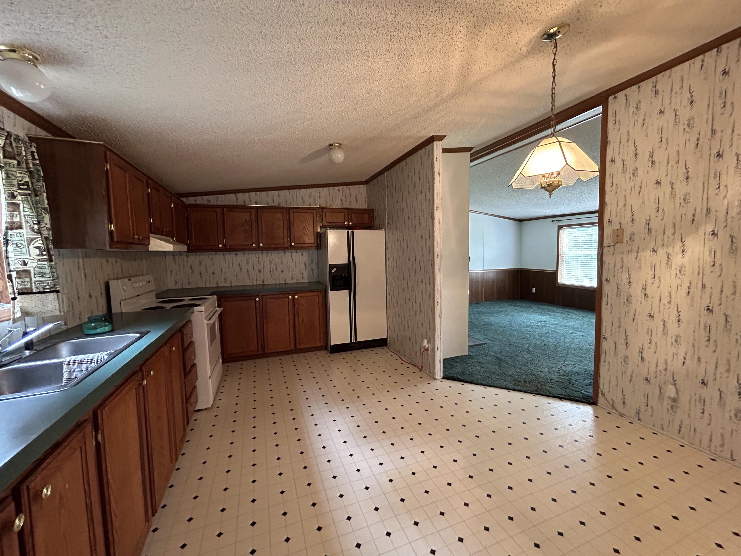1090 Winchester Road Irvine, KY 40336 - Photo 10 of 29 Kitchen