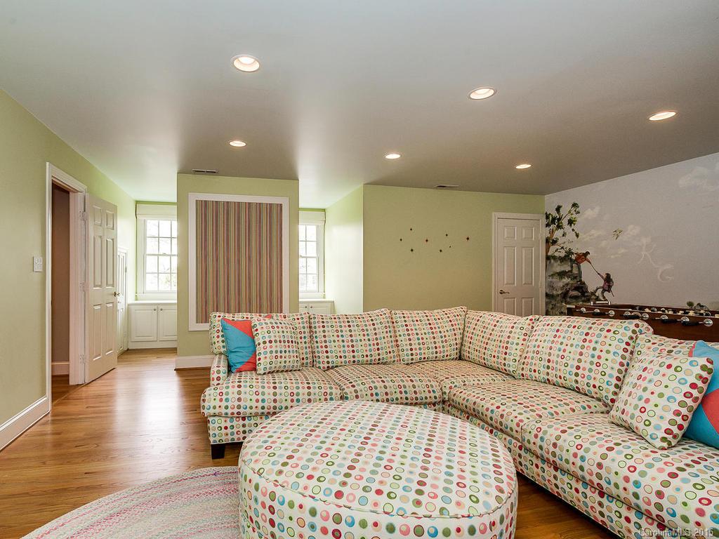 2107 Scotland Ridge Road Charlotte, NC 28211 - Photo 22 of 24 a living room with furniture