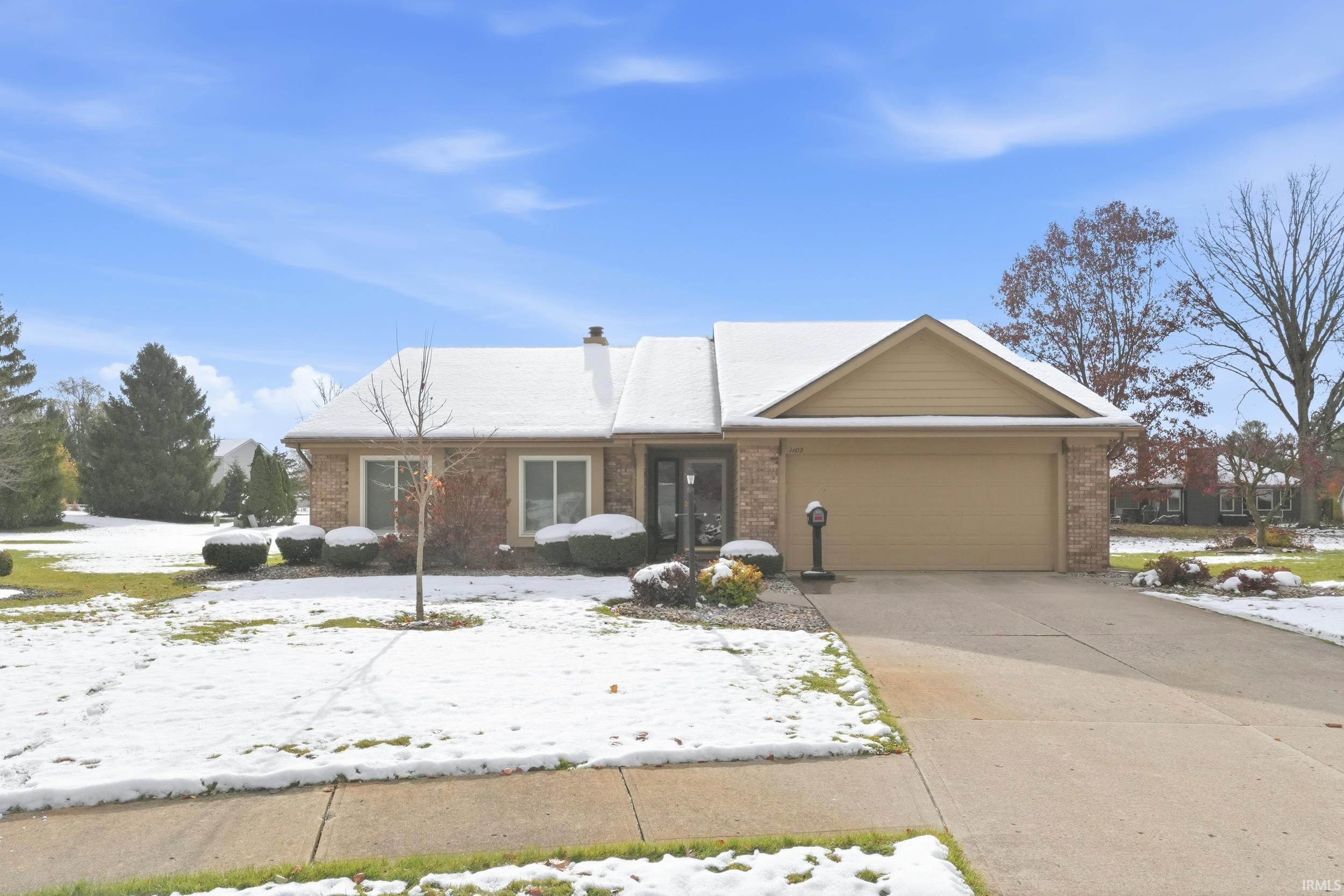 1102 Packard Place Auburn, IN 46706 - Photo 2 of 33
