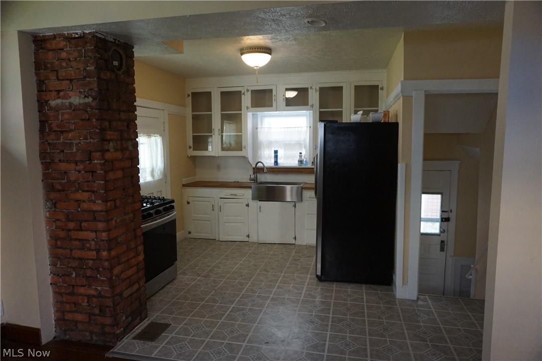 3310 Altoona Road Cleveland, OH 44109 - Photo 4 of 13 Gallery Image 4