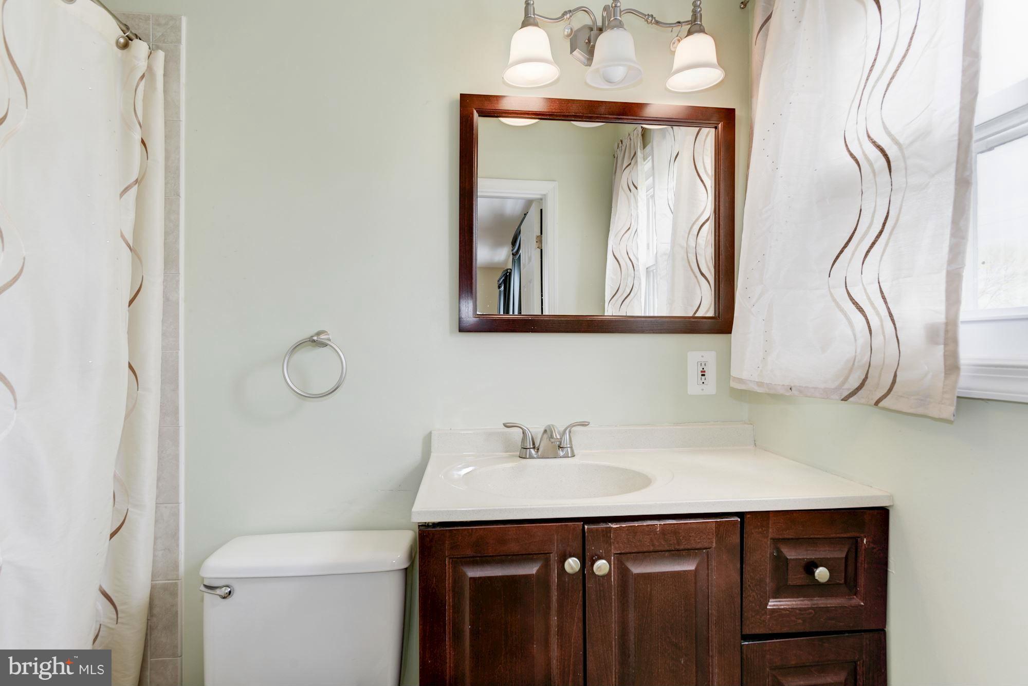 8552 Stonewall Road Manassas, VA 20110 - Photo 19 of 30 Bath (Master)