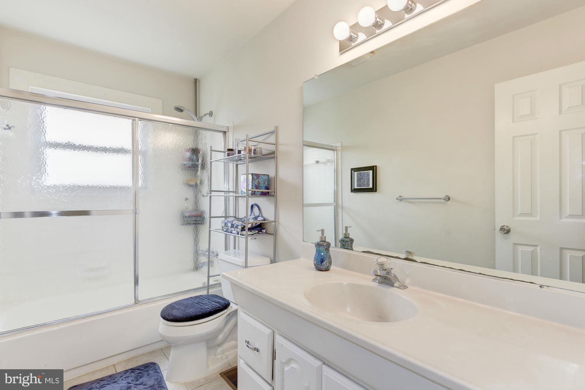 8552 Stonewall Road Manassas, VA 20110 - Photo 25 of 30 Bath