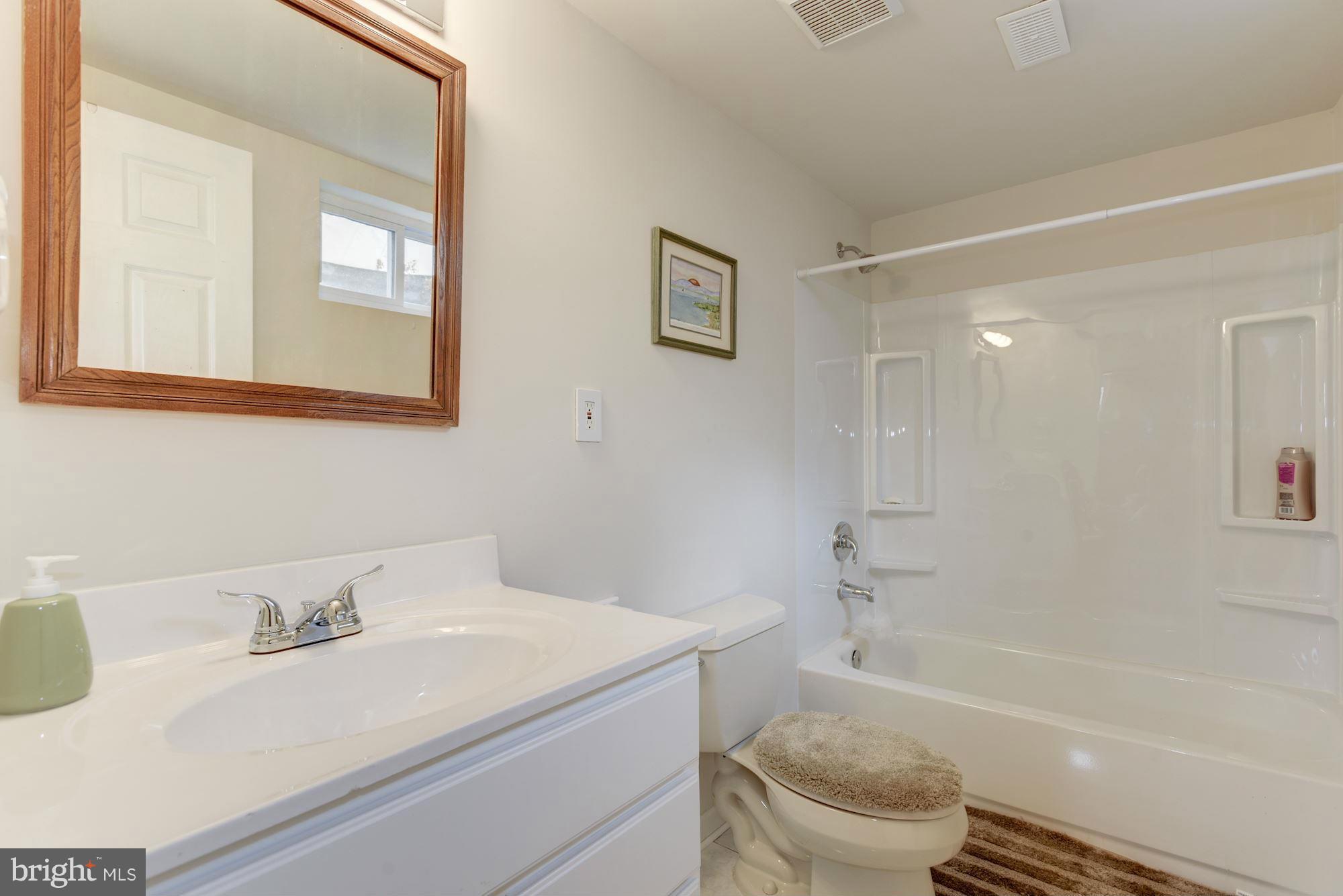 8552 Stonewall Road Manassas, VA 20110 - Photo 28 of 30 Bath