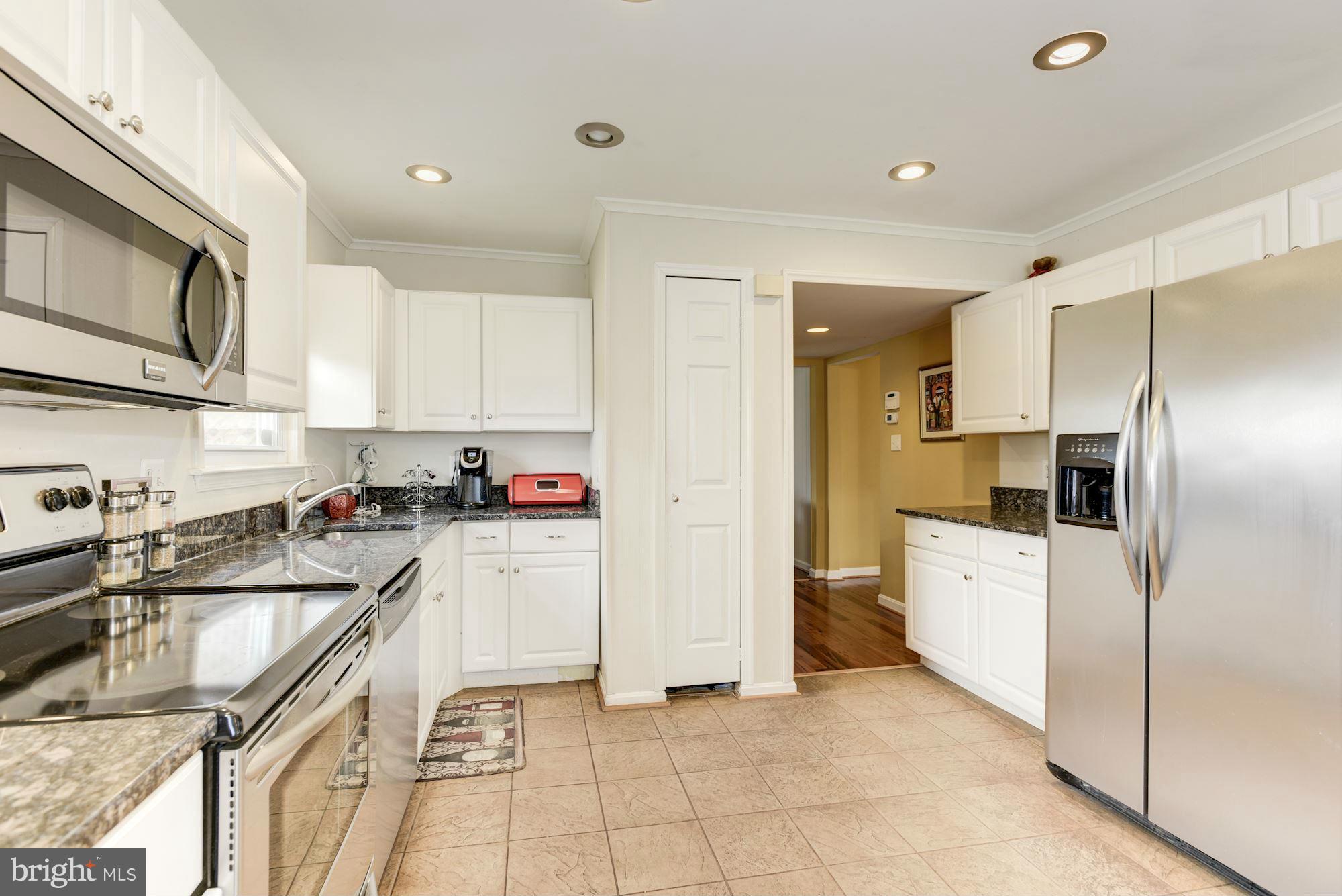 8552 Stonewall Road Manassas, VA 20110 - Photo 9 of 30 Kitchen