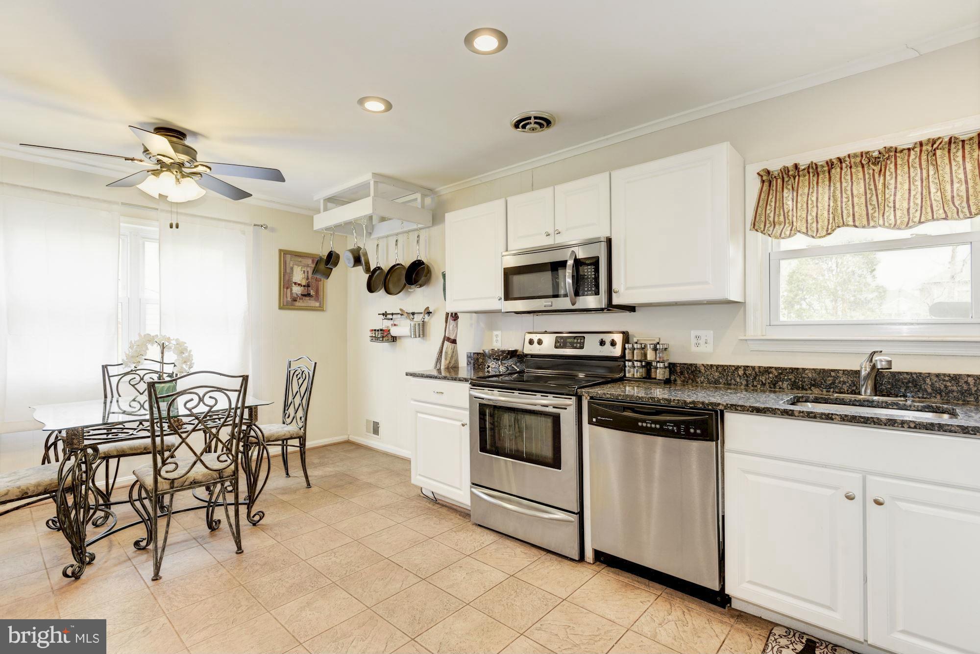 8552 Stonewall Road Manassas, VA 20110 - Photo 10 of 30 Kitchen