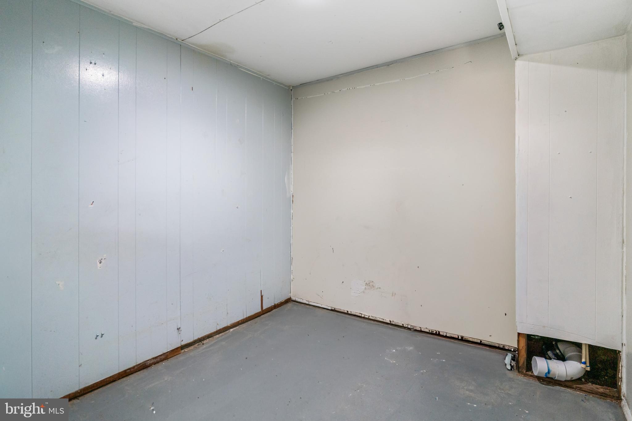 4801 B Street Southeast Washington, DC 20019 - Photo 28 of 43 a view of an empty room