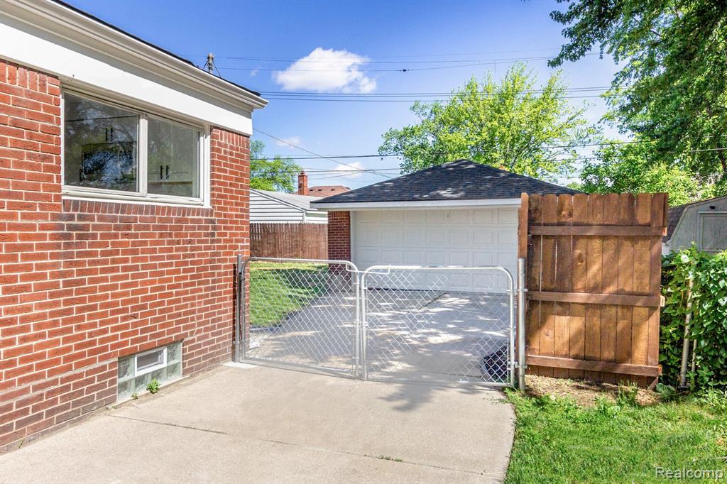 24865 Ridgecroft Avenue Eastpointe, MI 48021 - Photo 27 of 33