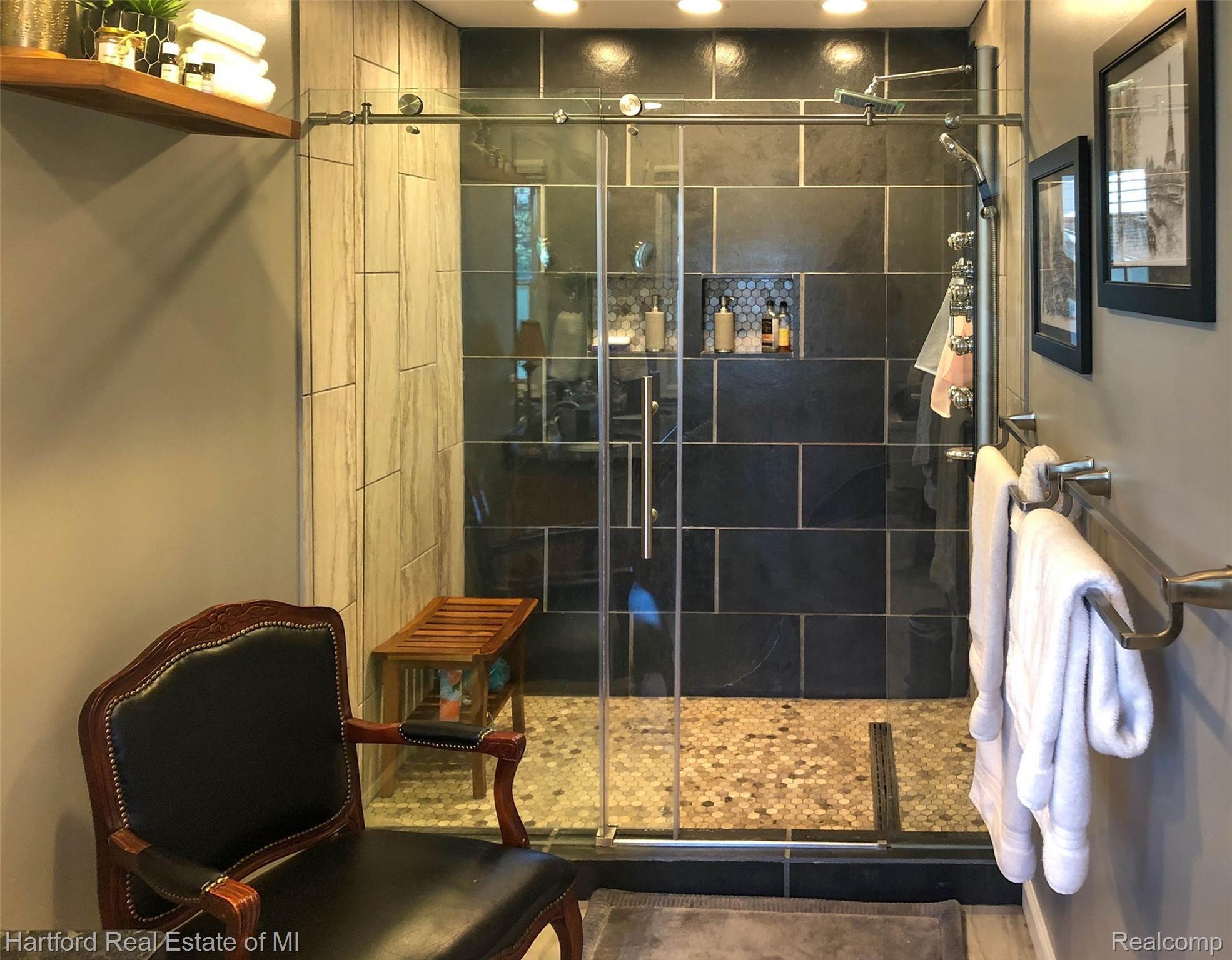 35701 Congress Road Farmington, MI 48335 - Photo 21 of 45 Remodeled Master Bathroom