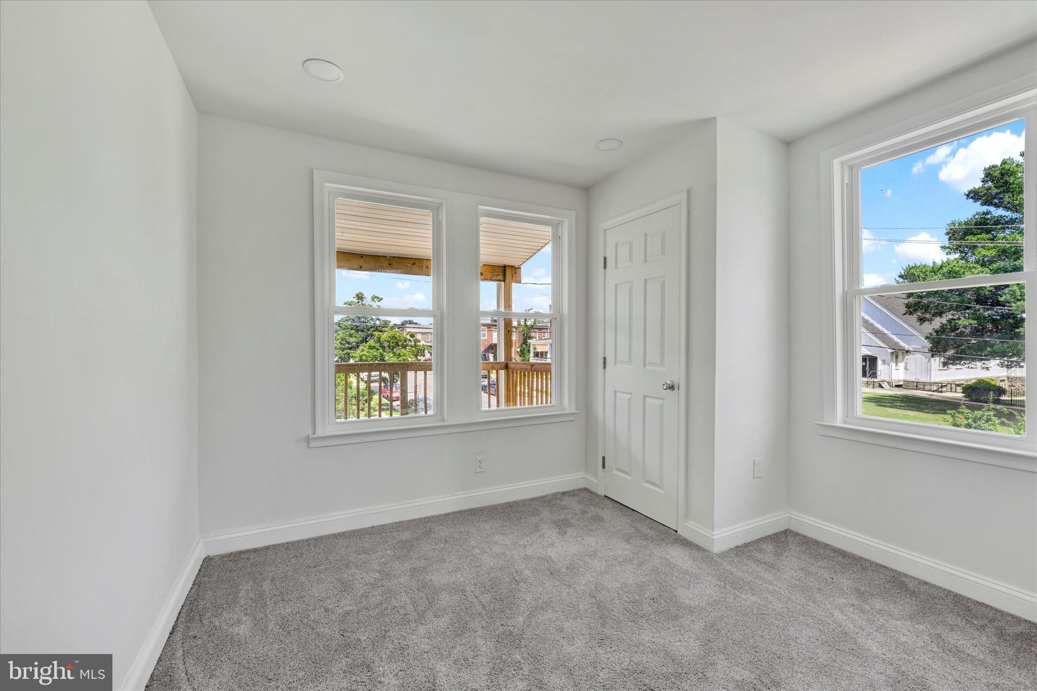 2400 West Lafayette Avenue Baltimore, MD 21216 - Photo 21 of 33 an empty room with windows