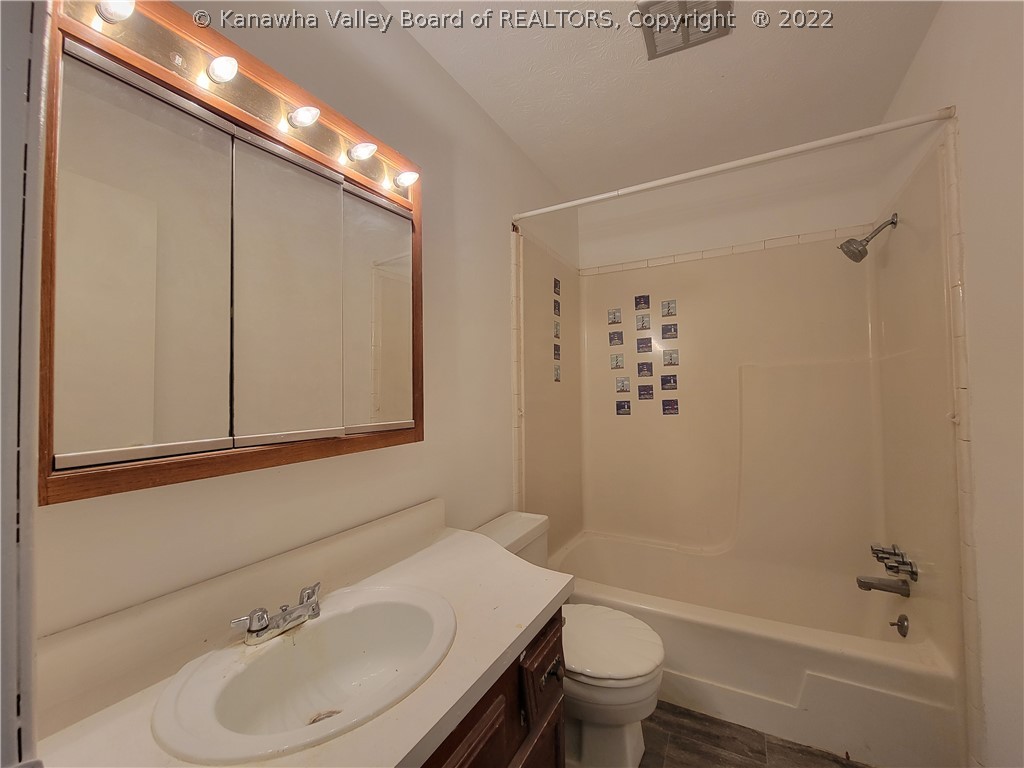 5379 Big Tyler Road, Unit 403 Charleston, WV 25313 - Photo 17 of 17 Gallery Image 17