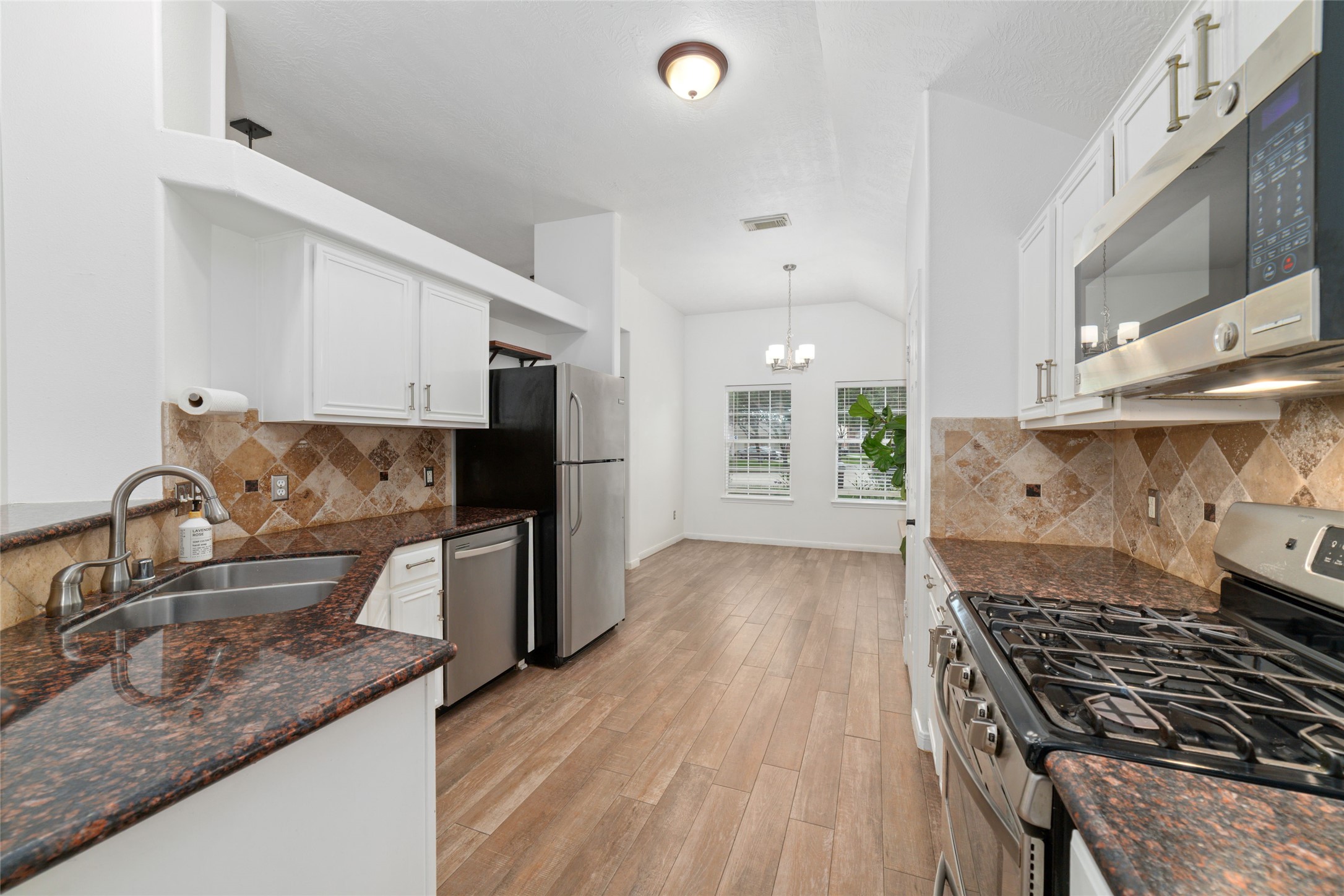 13605 Trail Meadow Lane Rosharon, TX 77583 - Photo 7 of 21 Open and functional kitchen with granite countertops