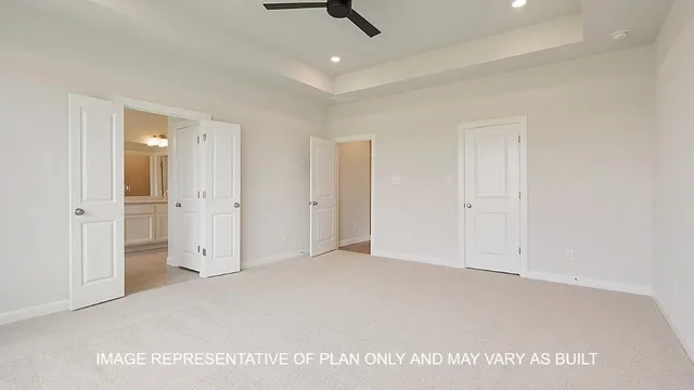 an empty room with ceiling fan and entryway