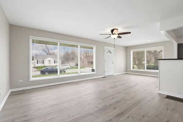 $196,500 | 214 North Hunter Street, Thornton, IL 60476