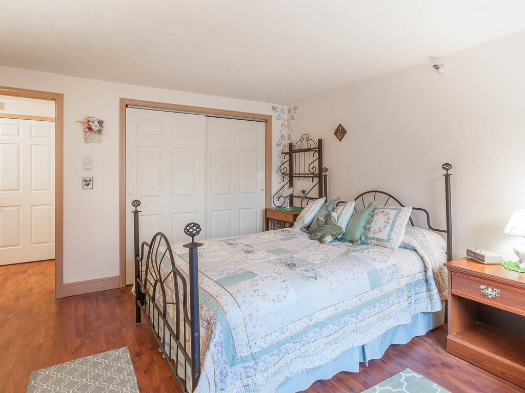 718 Main Street, Unit B2 Ogunquit, ME 03907 - Photo 12 of 28 Master Bedroom