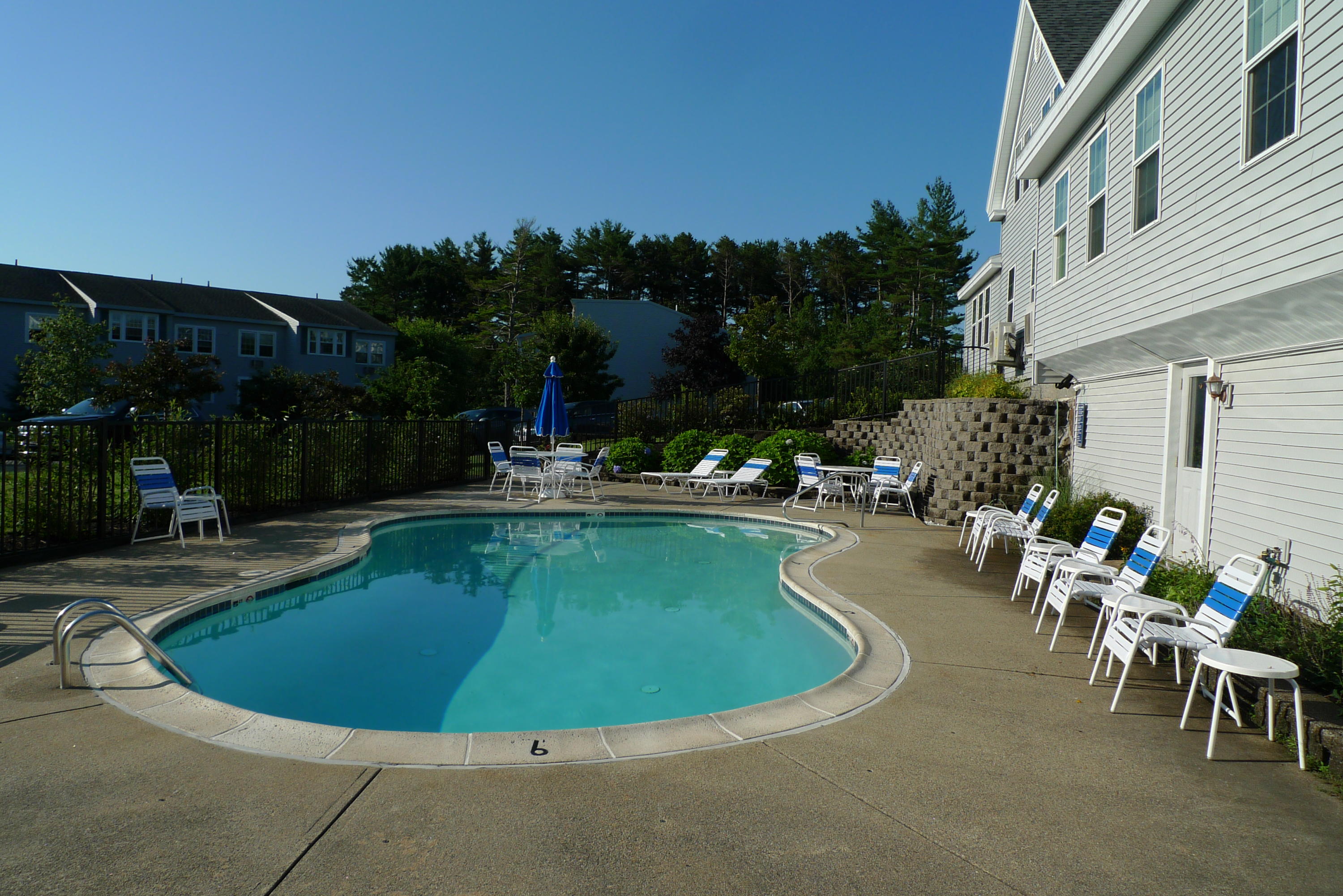 718 Main Street, Unit B2 Ogunquit, ME 03907 - Photo 17 of 28 Pool