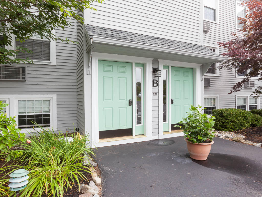 718 Main Street, Unit B2 Ogunquit, ME 03907 - Photo 3 of 28 Entrance