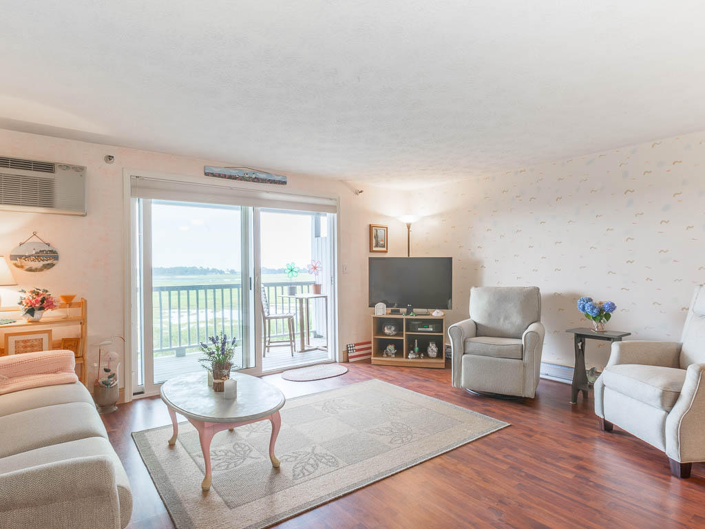 718 Main Street, Unit B2 Ogunquit, ME 03907 - Photo 4 of 28 Living Room