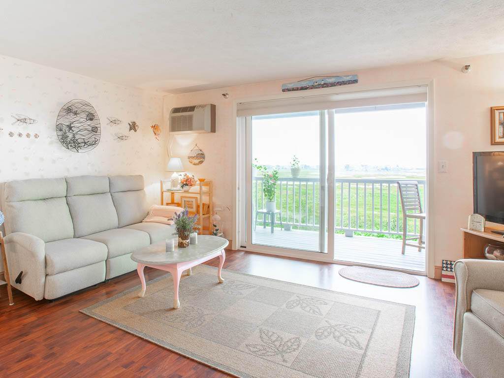 718 Main Street, Unit B2 Ogunquit, ME 03907 - Photo 5 of 28 Living Room