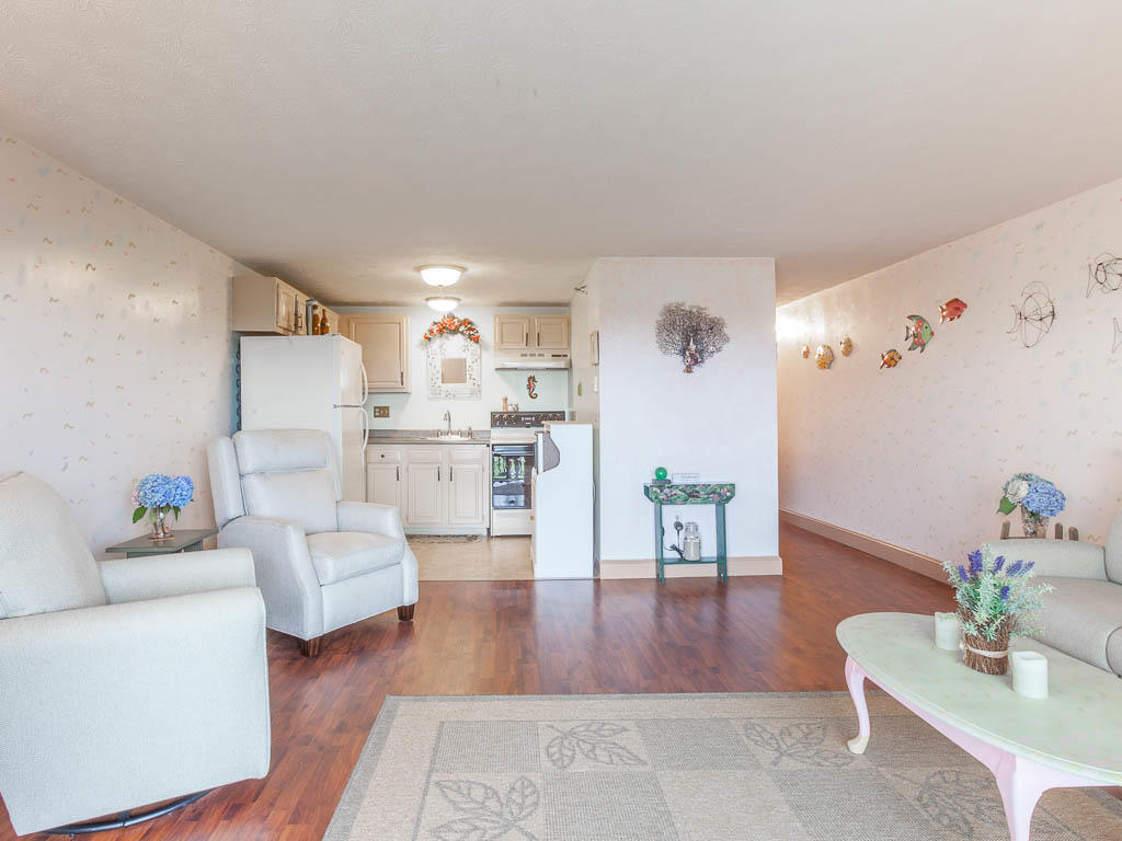 718 Main Street, Unit B2 Ogunquit, ME 03907 - Photo 6 of 28 Living Room/Kitchen Overview