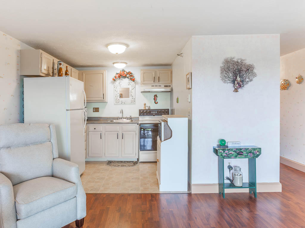 718 Main Street, Unit B2 Ogunquit, ME 03907 - Photo 7 of 28 Kitchen