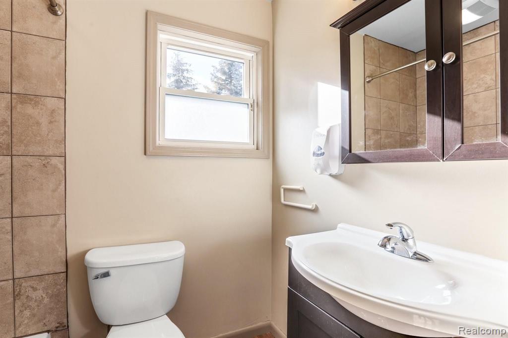 25304 Farmington Road Farmington Hills, MI 48336 - Photo 40 of 62