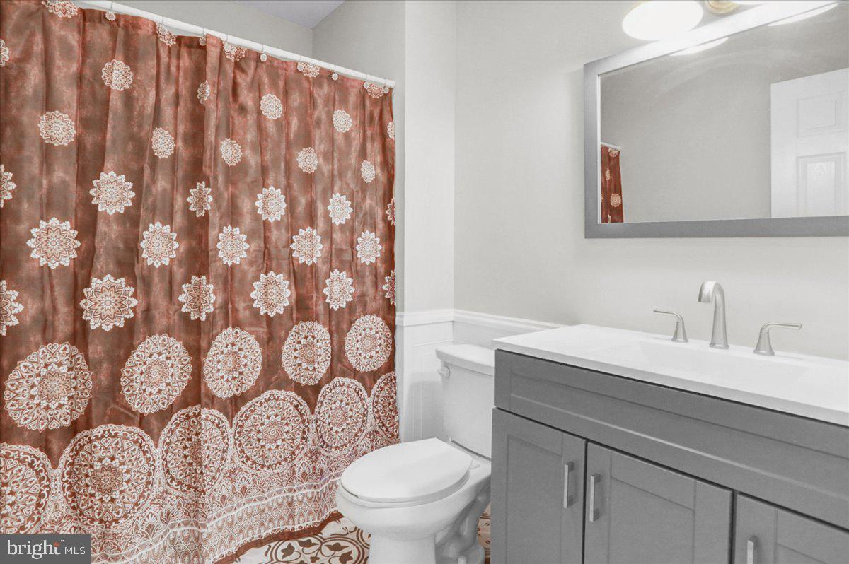 80 Wedge Lane Reading, PA 19607 - Photo 19 of 27 Upstairs full bath view 1